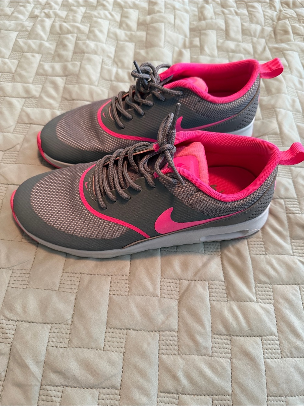 Nike Women’s Gray and Pink Athletic Sneakers Size 7.5